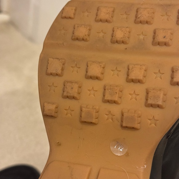 Gucci sneakers size 7.5 men unisex sneakers, mint condition! - Picture 6 of 6